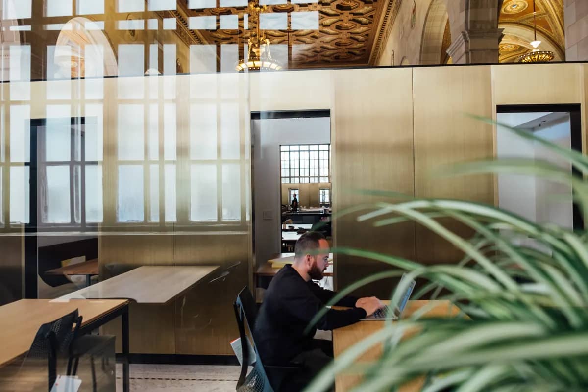 How AI is reshaping the job market: which roles are growing, which are shrinking